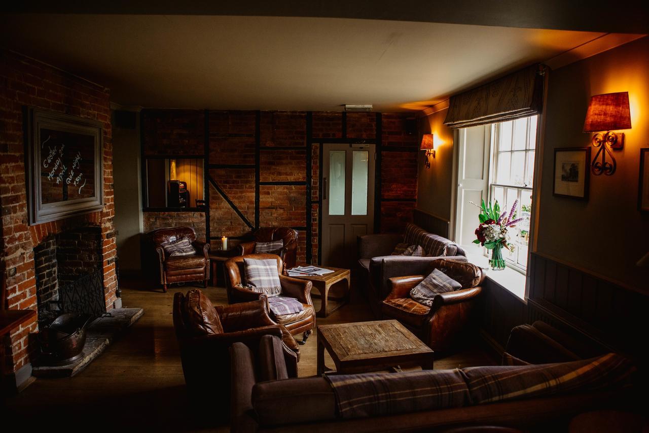The Hawk Inn Andover Exteriör bild