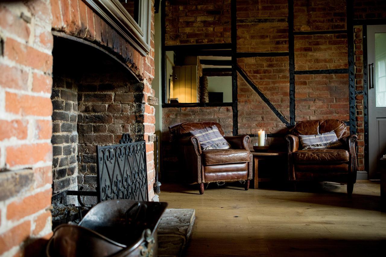 The Hawk Inn Andover Exteriör bild