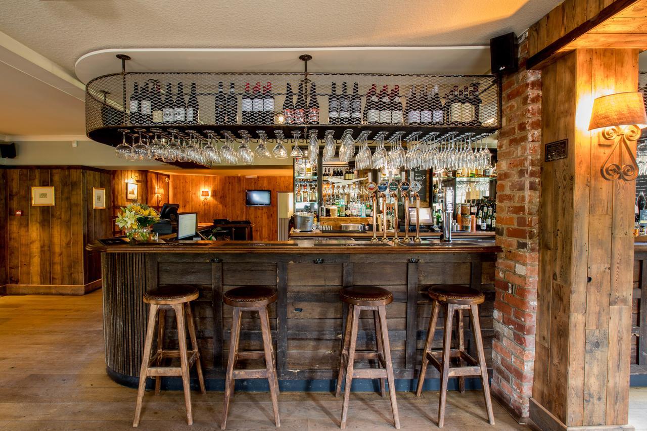 The Hawk Inn Andover Exteriör bild